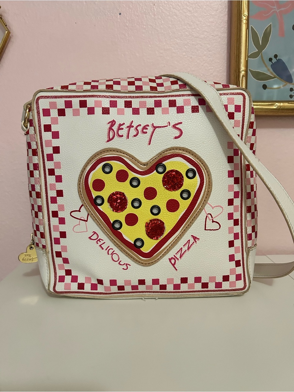 Betsey Johnson Kitsch So Hot So Fresh Pizza Box Crossbody Bag - Excellent!